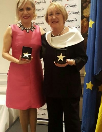 Galardonada con la Estrella de Oro a la Excelencia Profesional junto a Yvonne Blake, directora de la Academia Española de Cine, por nuestras trayectorias profesionales. (Madrid, marzo 2017).
